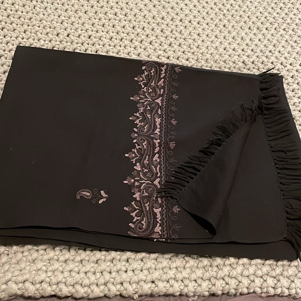 Women’s Large Wrap Scarf Black Lilac Knit Embroidered Detailing
